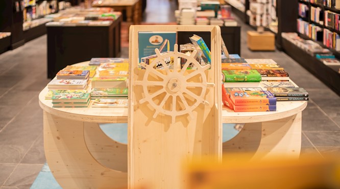Kinder speelmeubel voor boekhandel van der Velde te Assen